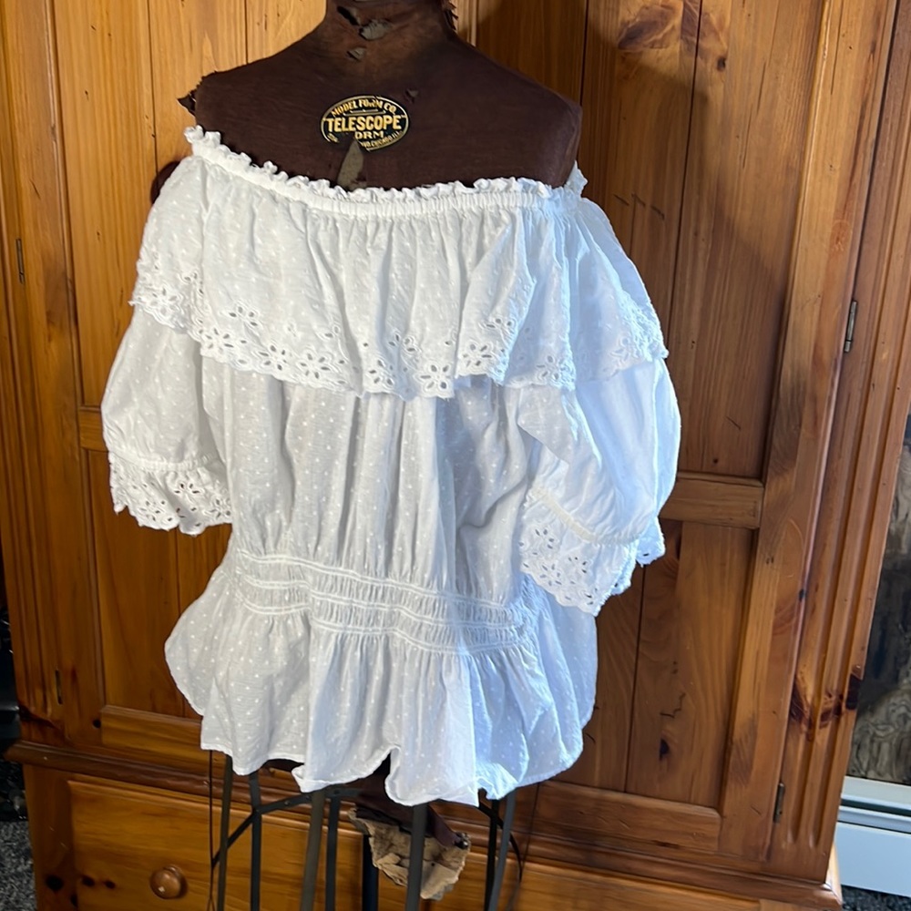 Eyelet Off the shoulder white top. XXL